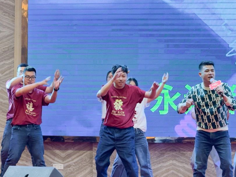 拓路前行·領(lǐng)跑未來(lái) | 集團(tuán)2023年度總結(jié)會(huì)暨2024迎新晚會(huì)圓滿結(jié)束！(圖30)