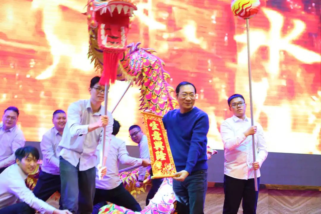 金虎迎新·領(lǐng)跑2022 | 集團(tuán)年度總結(jié)會暨新年晚會完美落幕！(圖16)