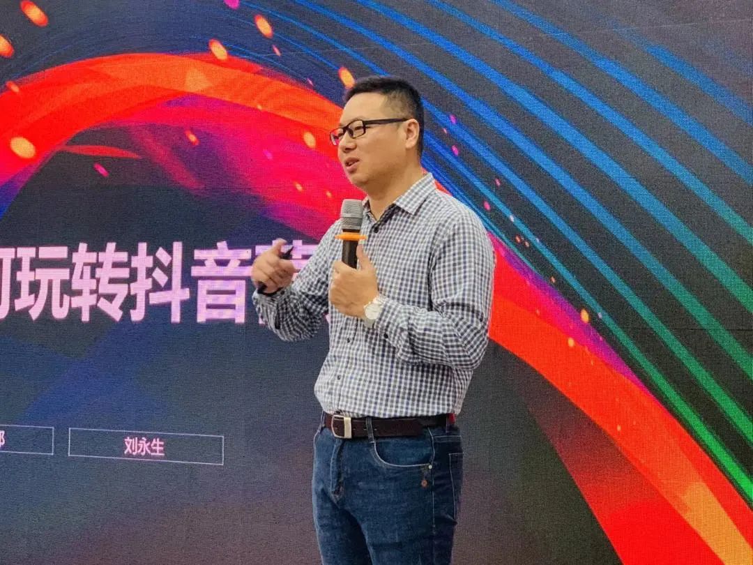 聚力·向上 | 2022強(qiáng)輝新品品鑒會(huì)暨區(qū)域培訓(xùn)峰會(huì)臨沂站完美結(jié)束！(圖17)