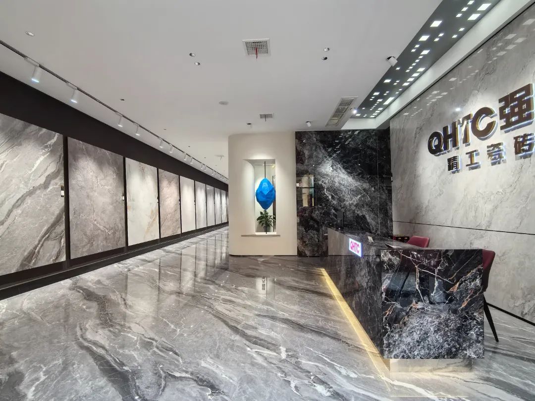 終端風采 | 強輝聊城旗艦店，沉浸式體驗現(xiàn)代高端設計美學(圖5)
