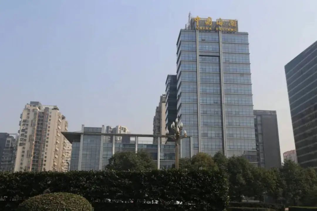 榮譽加冕 | 強(qiáng)輝精工瓷磚實力拿下陶瓷衛(wèi)浴新銳榜“質(zhì)感金獎”(圖9)